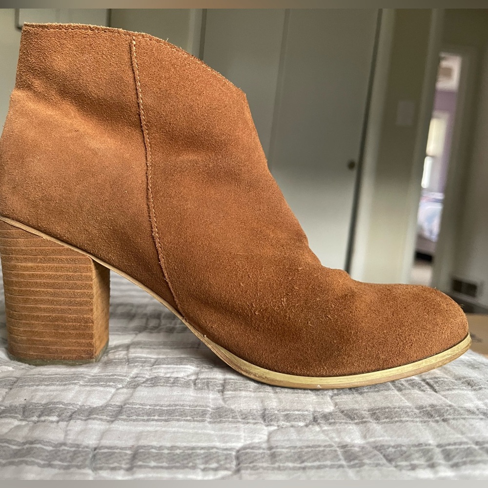 Size 9 Ecote suede brown